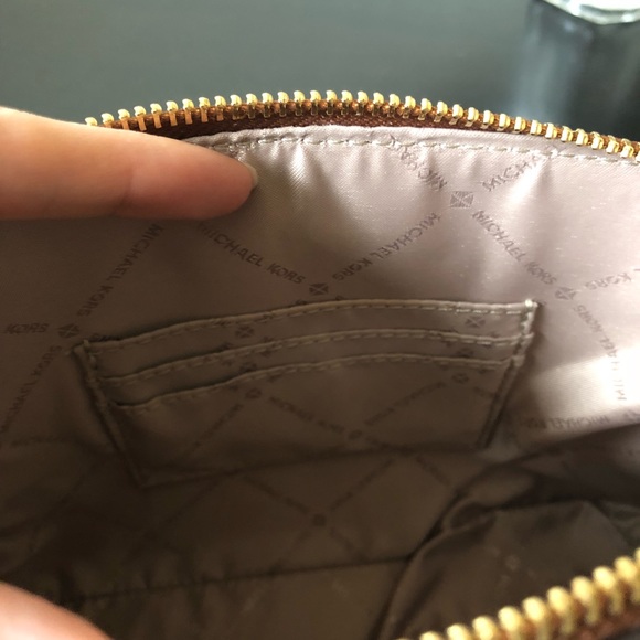 SOLD New Micheal Kors Studs Crossbody - Picture 7 of 8